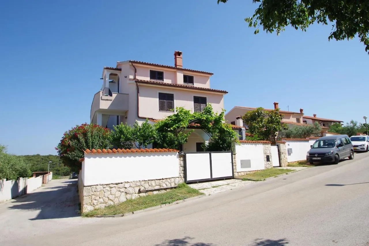 Apartments Lavinija Banjole