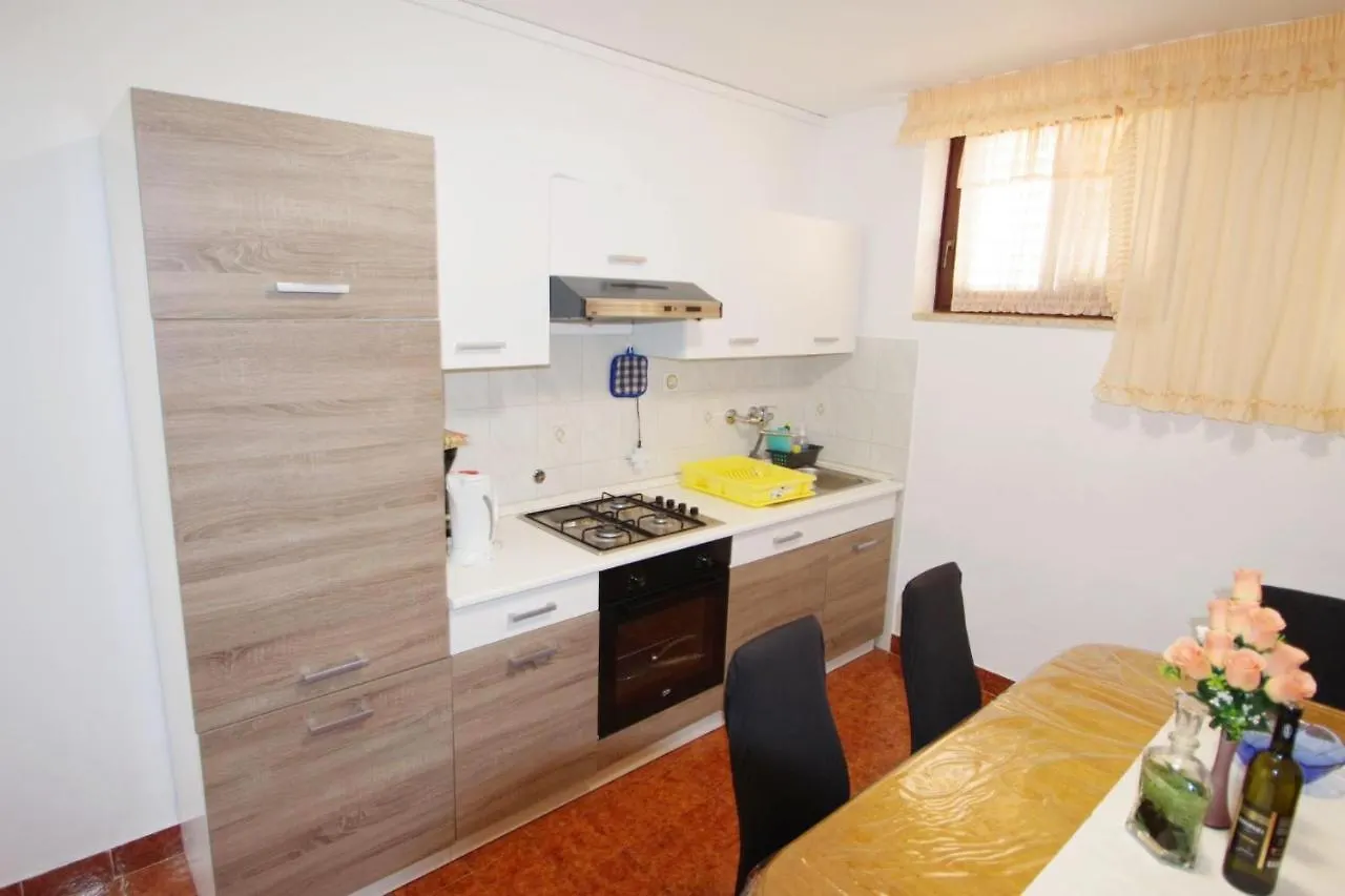 Apartments Lavinija Banjole 0*,  Croatia