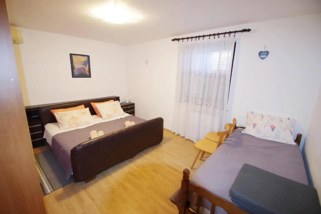 Apartments Lavinija Banjole 0*,