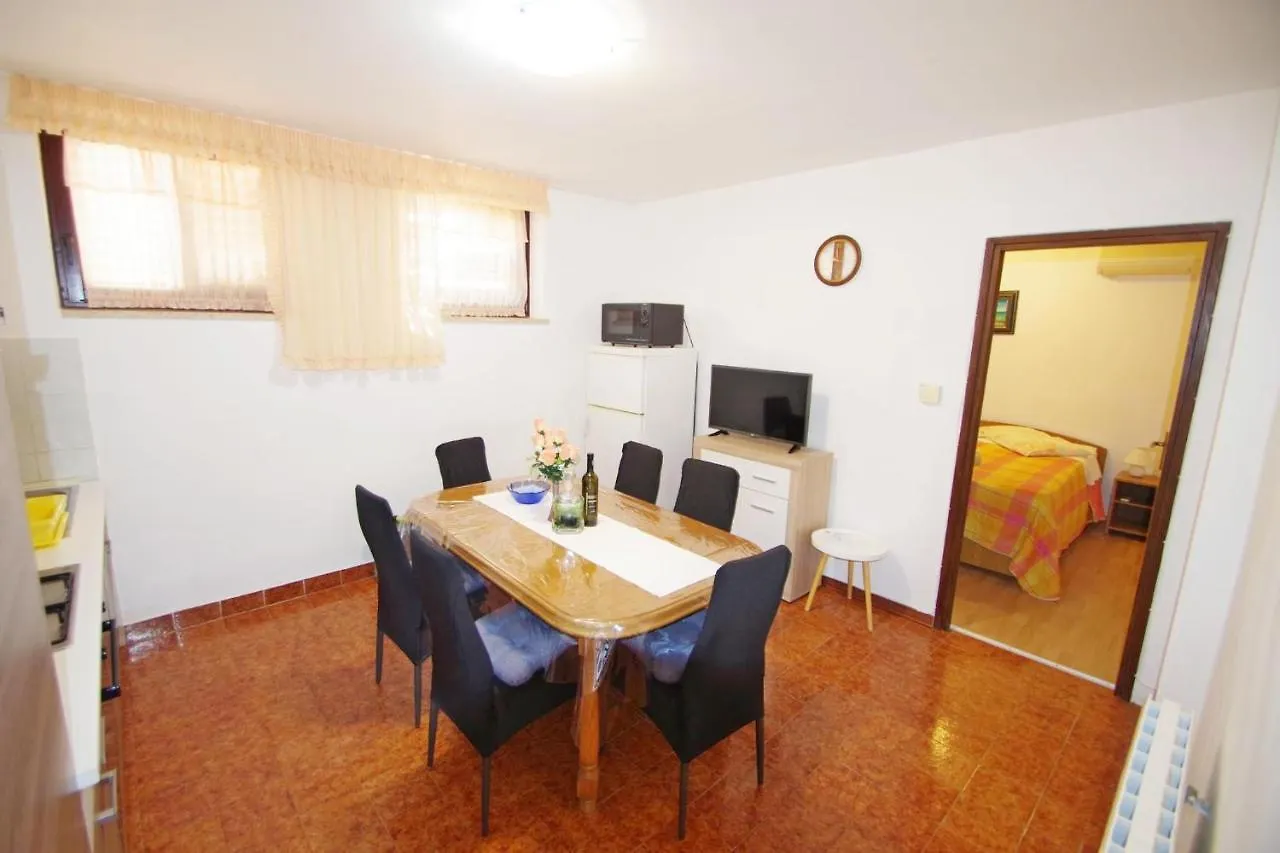 Apartments Lavinija Banjole Croatia