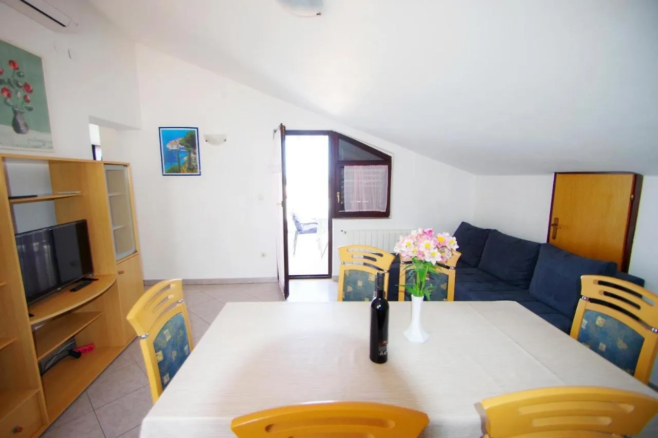 Apartments Lavinija Banjole 0*,